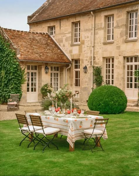 French Countryside Home, Dröm Hus Planer, Cordelia De Castellane, Eclectic French Country, Manchester Home, Cottagecore House, Stockholm Apartment, Sweden House, Countryside Home