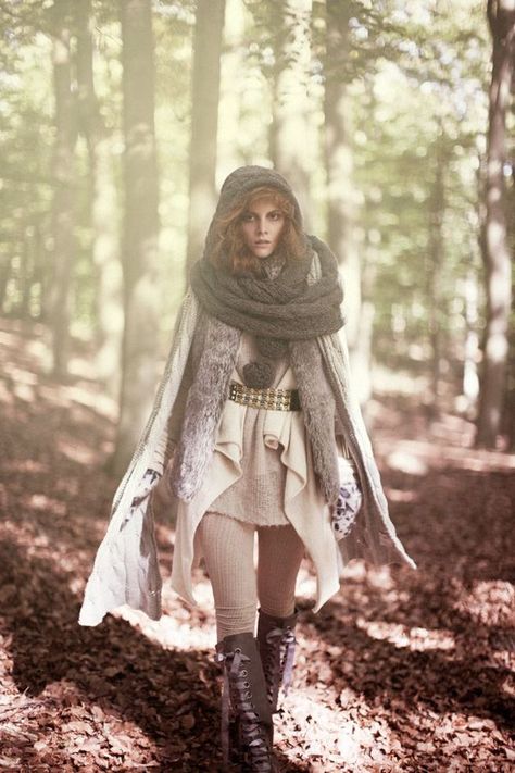 Seems easy to put together and a cute costume-like feel. Pair it with elf ears or something. Wood Elf Costume, Larp Elf, Winter Elf, Fairy Photoshoot, Wood Elf, Elf Clothes, Fairytale Fashion, Elf Costume, Witch Costume