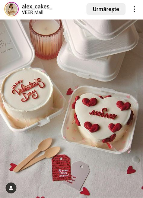 Valentine Cake Bento, Bento Valentines Cake, Mini Valentines Cake, Valentines Bento Cake, Valentines Bento, Valentine Cake Designs, Mini Valentine Cakes, Valentines Bakery, Valentines Cakes And Cupcakes