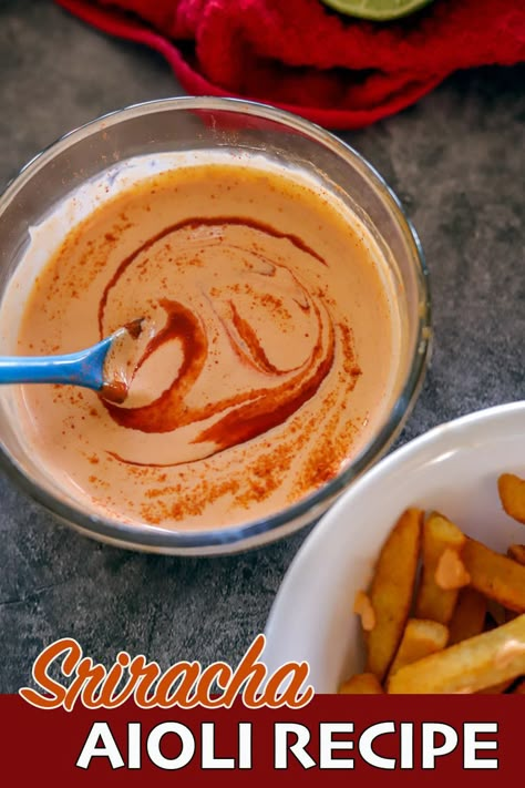 This delicious 5-Ingredient Sriracha Aioli takes a few minutes to prepare and has limitless uses. 7 Spice Aioli, Sriracha Aioli Sauce, Zucchini And Corn Fritters, Aioli Recipes, Gourmet Hotdogs, Sriracha Sauce Recipe, Corn Sauce, Crab Cake Sauce, Turkey Roll