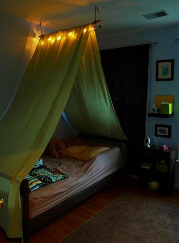 Bedroom Canopy, Canopy Ideas, Diy Tent, Minimalist Kids, Diy Canopy, Over The Bed, Bed Tent, Diy Bedroom, Bed Canopy