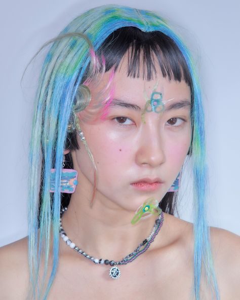 Tomihiro Kono makes wigs for Björk and Heaven by Marc Jacobs - The Japanese hairstylist and revered wig-maker discusses his playful creations. Sea Bunny, Heaven By Marc Jacobs, Clip In Hair Extension, Dramatic Hair, Alternative Hair, Fashion Culture, Aesthetic People, Clip In Extensions, Dye My Hair