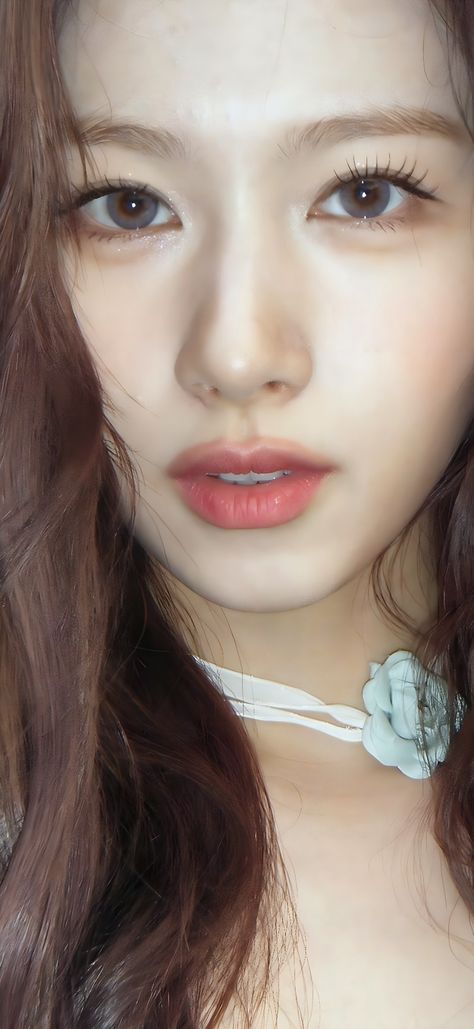 Sana Wallpaper #TWICE #SANAWALLPAPERS Twice Sana Without Makeup, Sana Makeup, Sana Hair, Hapa Kristin, Sana Wallpaper, Close Up Faces, Sana Minatozaki, Vogue Covers, Twice Sana