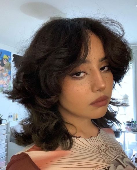 Haircut For Poofy Hair, Wolfcut Hair Medium Curly, Mulet Hair Girl, Hire Style Girls Hair Short, Short Hire Cut, Wolfcut Curly Hair Medium, Hire Style Girls Hair, Short Poofy Hair, Wolfcut Curly Hair Short