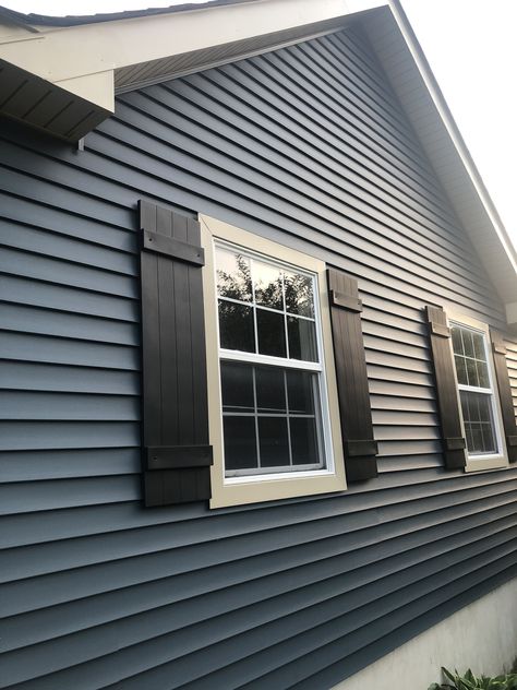 Mastic Rock Harbor Siding, Mid America Shutters, Savannah Wicker Fascia Hardie Board House, Mastic Siding, Makeover House, Siding Ideas, House Models, Hardie Siding, House Shutters, Rock Beach, Hina Khan