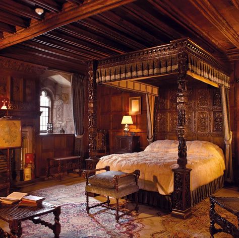 Castle Aesthetic Interior, Bedroom Aesthetic Dark, Medieval Bedroom, Uk Castles, Hever Castle, Castle Bedroom, British Castles, The Tudors, Castle Aesthetic