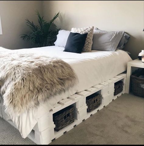 Pallet Bed Frames, Pallet Bed Frame, Western Bedroom Decor, Western Rooms, Diy Pallet Bed, Pallet Bed, Pallet Furniture Bedroom, Redecorate Bedroom, Teen Bedroom Decor