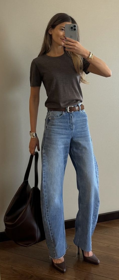 Casual Dinner Outfit Jeans, Baggy Jeans Sneakers Outfit, Blue Purse Outfit Ideas, Summer Jeans Outfit, Fashion 23, Casual Outfit Inspiration, Capsule Outfits, Mode Inspo, Fall Winter Outfits