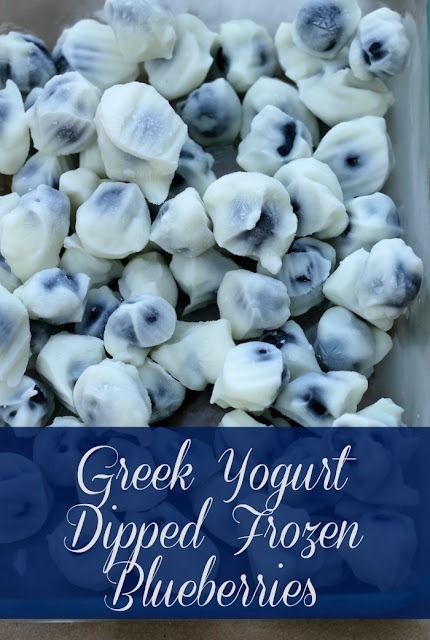 Make these easy and Delicious Greek yogurt-covered blueberries for the freezer in minutes! Enjoy them at your next summer party! Yogurt Covered Blueberries, Blueberry Snacks, Frozen Pops, Weight Watcher Desserts, Greek Yogurt Dips, Yogurt Bites, Yogurt Dip, Low Carb Dessert, Weight Watchers Desserts