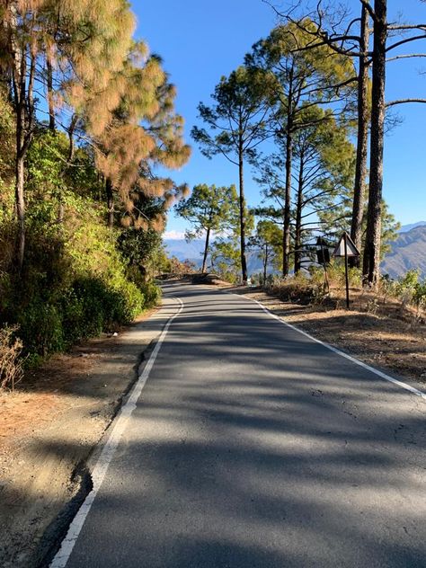 Road Ka Background, Masoori Uttarakhand, Karnataka Aesthetic, Uttarakhand Aesthetic, Nanital Uttrakhand, Uttarakhand Nature, Uttarakhand Photography, Mukteshwar Uttarakhand, Lansdowne Uttarakhand