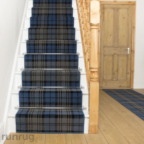 Black Stair Runner, Plaid Carpet, Garde Corps Design, Staircase Modern, Tartan Carpet, Stair Carpet Runner, Blue Hallway, Stair Ideas, Black Stairs