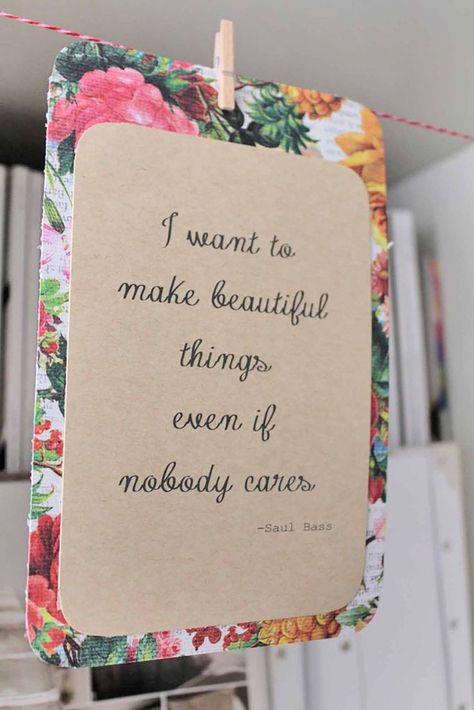 Cute way to display your fave quotes with this easy quote card bunting | A Visual Merriment #quote #diy #bunting #papercraft #quoteart Diy Bunting, Inspirational Quotes Cards, Bunting Diy, Craft Projects For Adults, Diy Quotes, Quote Diy, Pom Pom Crafts, Modern Crafts, Diy Art Projects