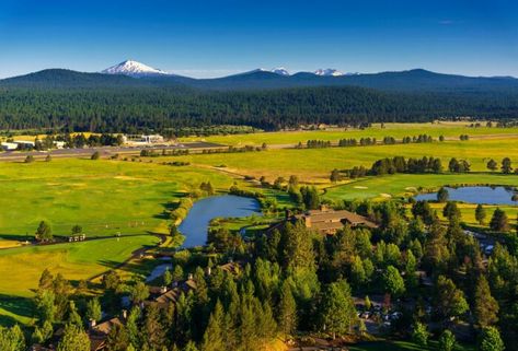 With 4 Incredible Restaurants, This Oregon Resort Is Paradise For Foodies Sunriver Resort, Oregon Hotels, Family Friendly Resorts, Destin Hotels, Crater Lake National Park, Gorgeous Scenery, Cascade Mountains, Central Oregon, Golf Resort