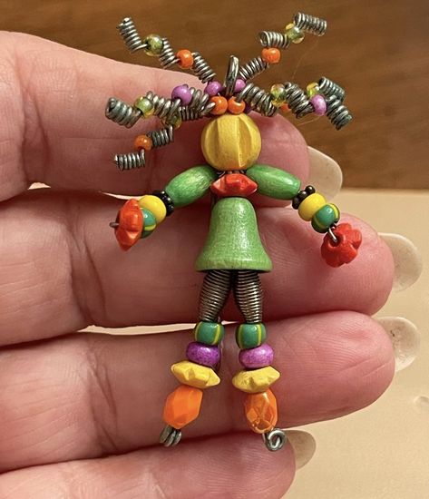 Bead Dolls, Bead People, Beaded People, Hippie Crafts, Found Object Jewelry, Seed Bead Crafts, Beaded Spiders, Magazine Crafts, Rope Crafts Diy