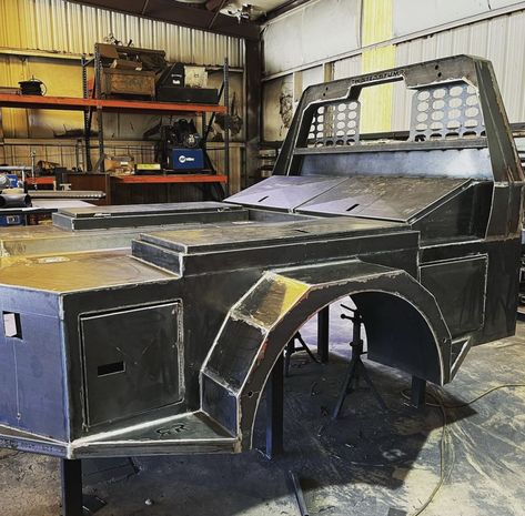 Welding Skid For Truck Bed, Flatbed Truck Ideas, Diy Truck Mods, Custom Truck Flatbeds, Jeep Wrangler Pickup, Flatbed Truck Beds, Custom Flatbed, Truck Accesories, Welding Trucks