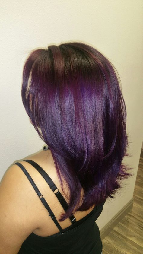 Dark Purple Layered Hair, Dark Purple Hair Without Bleach, Medium Brown Hair With Purple, Lilac Hair Color Ideas, Purple Mid Length Hair, Short Layered Purple Hair, Purple Hair Brown Roots, Purple Hair Without Bleach, Purple Roots Black Hair