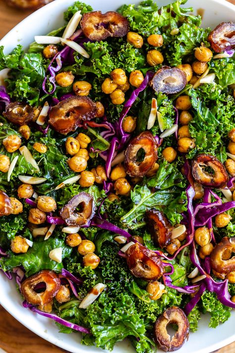 This Sweet Kale Salad is made with dates for a natural sweetness and is so good! The balsamic onion dressing is warming and simple to make. Kale Date Salad, Simple Fall Salad, Pregnancy Salad Recipes, Dates Salad, Easy Green Salad Recipes, Date Salad, Chef Bai, Salad With Dates, Lunch Board