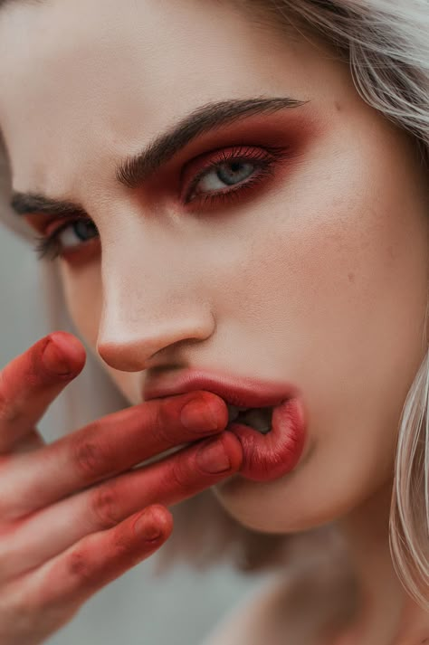 Beauty Caro C. on Behance Makeup Photo Shoot Ideas, Vampire Editorial, Female Emotions, Yor Cosplay, Wet Eyeshadow, Smudge Makeup, Smudged Makeup, Red Portrait, Eye Detail