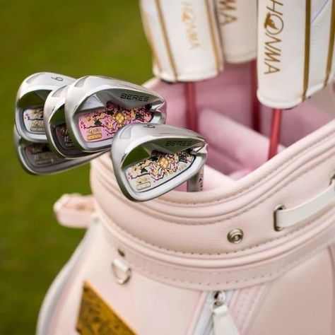 Golf Pink Aesthetic, Pink Golf Clubs, Pink Golf Bag, Cute Golf Clubs, Cute Golf Accessories, Golf Bag Women, Cute Golf Bags, Womens Golf Bag, Golf Bags For Women