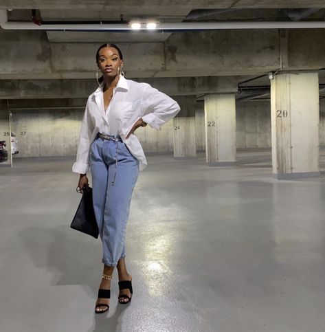 20+ Ways to Style A Classic White Shirt for Women – TSMB Big Burst Outfit, The Fix Clothing South Africa, Night Drinks Outfit, Baby Blue Outfit, Oversized White Shirt, White Shirt Outfits, Classic White Shirt, Foto Poses, Looks Black