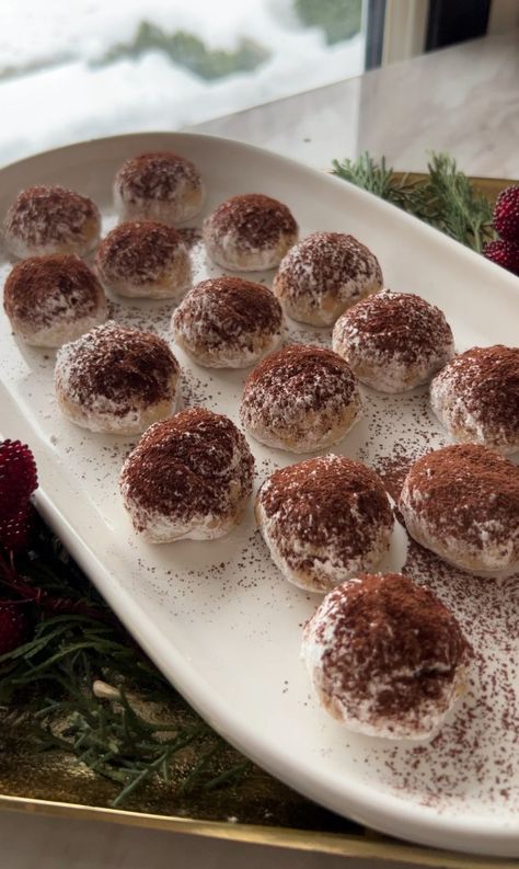 Tiramisu Snowball Cookies, Tiramisu Cookies Recipe, Baklava Cookies, Snowball Cookies Recipe, Cookie Balls Recipe, Tiramisu Cookies, Colorful Cookies, Easy Tiramisu, Tea Treats