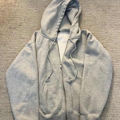 Brandy Melville Christy Hoodie Gray Grey Brandy Melville Hoodie, Chrissy Hoodie Brandy Melville, Yosemite Sweatshirt Brandy, Brandy Melville Grey Zip Up, Gray Zip Up, Sweaters Zip Up, Gray Hoodie Aesthetic, Grey Zip Up Hoodie Outfit Aesthetic, Gray Zip Up Outfit