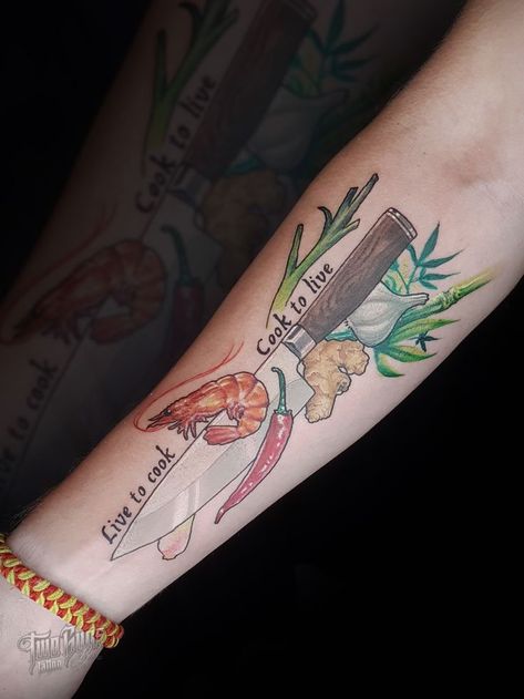 Culinary Tattoos Men, Old School Chef Tattoo, Tattoo Cooking Chef, Cook Tattoo Chef, Kitchen Knife Tattoo, Cooking Tattoos, Chef Tattoo Ideas, Kitchen Tattoo, Koch Tattoo