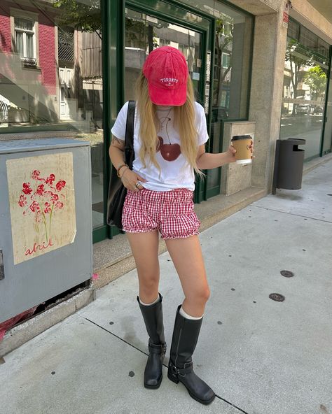 Red in a summer outfit looks good too🤭 Cap @pullandbear T-shirt @pinkisblueshop Shoes @zara Summer Girly Outfits, Red Hat Outfit, Red Shirt Outfits, Fashion Content Creator, Inspo Fits, Character Fashion, Holiday Inspo, Outfit Looks, Fashion Content