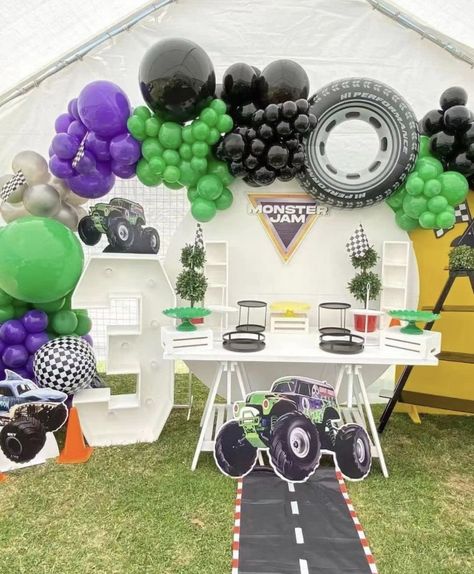 Monster Jam Centerpieces, Monster Jam Party Decorations, Monster Theme Birthday Party, Monster Balloons, Monster Jam Birthday Party, Monster Jam Birthday, Monster Jam Party, Purple Balloon, Balloon Wreath