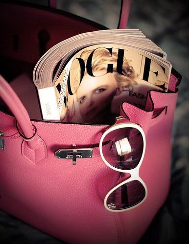 this may make me miss the beach... a little... a lot. Vogue Pink, Shoe Aesthetic, Happy Long Weekend, Aesthetic Vogue, Tout Rose, Girlie Style, Tickled Pink, Pink Purse, Everything Pink