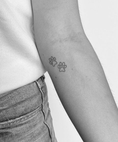 Small First Tattoos, 8 Tattoo, First Tattoo Ideas, Basic Tattoos, Dog Paw Tattoo, Pawprint Tattoo, Tattoo Anime, Paw Tattoo, Petite Tattoos