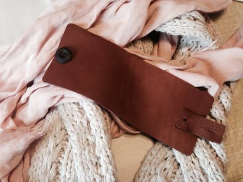 Leather Scarf Cuff Diy, Leather Scarf Cuff, Cuffs Diy, Scarf Cuff, Leather Scarf, Scarf Ideas, Simple Scarf, Leather Craft Projects, Diy Scarf