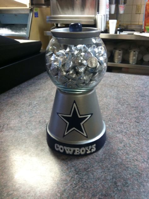 Dallas Cowboys Clay Pot Candy Jar Dallas Cowboy Crafts Diy Ideas, Dallas Cowboys Diy Crafts Ideas, Diy Dallas Cowboys Decor, Diy Dallas Cowboys Gifts, Dallas Cowboys Party Ideas, Cowboys Candy, Clay Pot Candy Jar, Candy Jar Diy, Dallas Cowboys Crafts