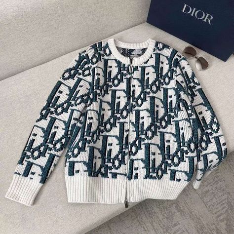 Christian Dior Sweater, Dior 2020, Dior Sweater, Expensive Clothes, Looks Chic, Fashion Design Clothes, Dream Clothes, Teen Fashion Outfits, Luxury Outfits