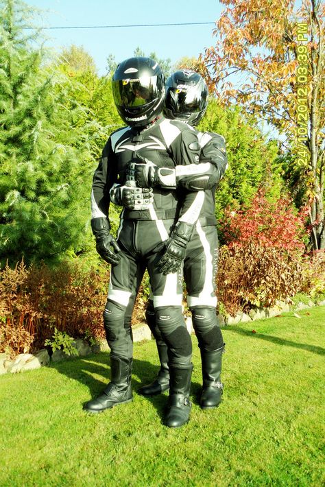 Motorcycle Suits Men, Motorcycle Leathers Suit, Motorcycle Guy, Bike Suit, Hot Biker Guys, Bike Leathers, Image Moto, Biker Gear, Motorcycle Men