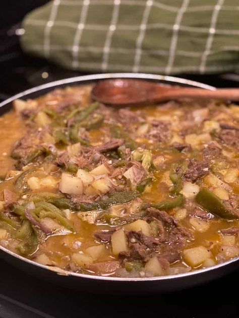 Chile Verde Beef, Beef Green Chili, Chili Potatoes, Green Chili Stew, Green Chile Stew, Green Chili Recipes, Chili Verde, Beef Meals, Verde Recipe