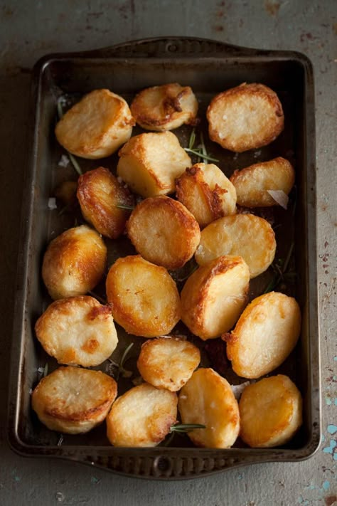 Roasted Potatoes ~ How to make the best roasted potatoes Duck Dinner, Vegetable Meals, The Best Roast, Best Roast Potatoes, Pub Kitchen, Best Roast, Potatoes Recipes, Roasted Potato Recipes, Duck Fat