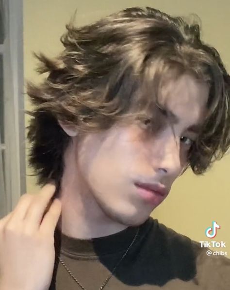 Mens Mop Hair, Wolfcut Middle Part Men, Messy Mullet Middle Part, Shaggy Masc Hair, Goal Asthetic, Wolf Cut Hombre, Haircuts For Round Faces Men, Ftm Haircuts, Dyed Hair Men