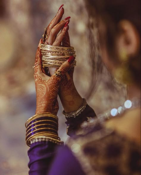 Bangles Photography Ideas, Bangles Photography, Cool Dpz, Ariana Grande Poster, Traditional Indian Outfits, Portfolio Inspiration, Pic Pose, Indian Aesthetic, Beauty Shots