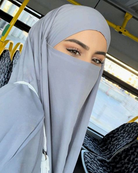 Muslim Streetwear, Niqab Aesthetic, Niqabi Girl, Estilo Hijab, Niqab Fashion, Hijab Style Tutorial, Hijab Fashionista, Modest Outfit, Muslim Outfits Casual