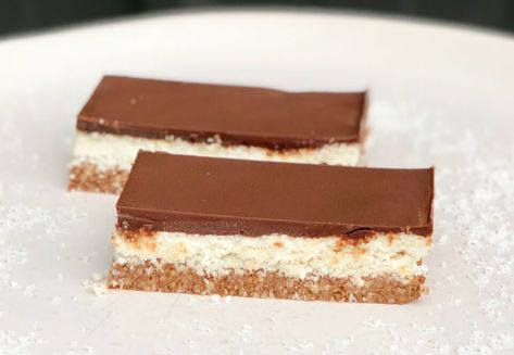 Bounty Slice, Chocolate Weetbix Slice, Chocolate Coconut Brownies, Sweet Slices, Healthy Mummy Recipes, Tony Ferguson, Mummy Recipes, Bathroom Colour, Raw Treats