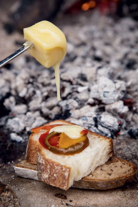 If you can roast a marshmallow over a flame, you can toast cheese! With a sturdy skewer and a little patience, this historical fireside snack will become your new favorite camping tradition. Recipe excerpted from Paula Marcoux’s COOKING WITH FIRE. Photo by Keller + Keller Photography. #CampfireCooking #CampfireRecipes #CampingIdeas Fire Pit Food, Sizzling Recipe, Toasted Cheese, Wood Fired Cooking, Fire Pit Cooking, Summer Grilling Recipes, Grilled Cheese Recipes, Cheese Toast, Fire Cooking