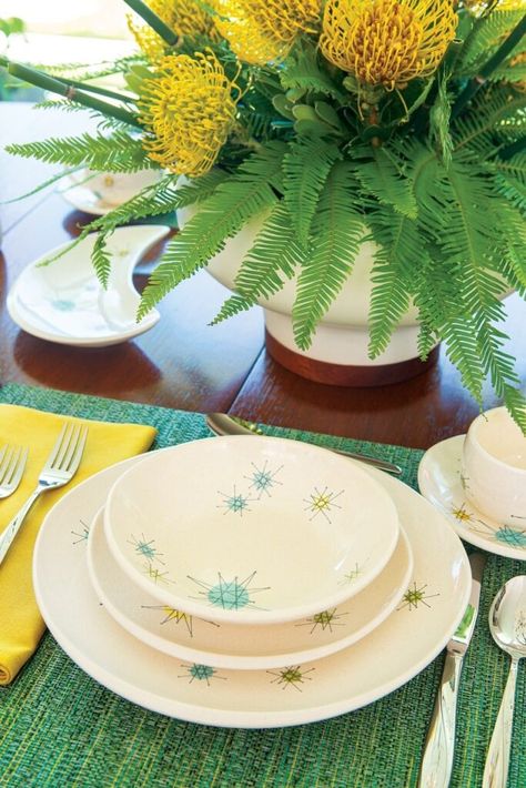 Check out 7 of our retro dinnerware favorites! Mid Century Thanksgiving, Eichler Kitchen, Mid Century Modern Accessories, Palm Springs Hotel, Atomic Retro, Atomic Ranch, Parker Palm Springs, Retro Thanksgiving, Mid Century Ranch