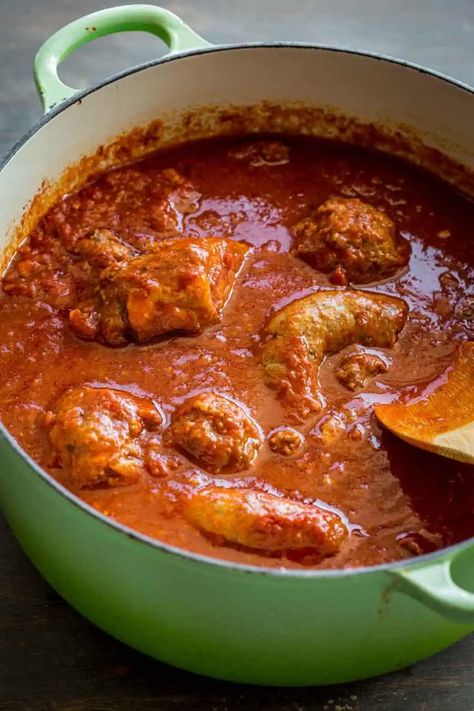 Italian Sauce Recipes Authentic, Italian Sunday Sauce, Sunday Sauce Recipe, Italian Sunday Gravy, Italian Sauce Recipes, Italian Christmas Dinner, Italian Gravy, Swiss Cuisine, Sunday Gravy