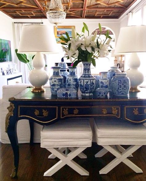 Palm Beach Style Ginger Jars Decor, West Indies Decor, Fancy Living Rooms, Palm Beach Style, Blue White Decor, Colonial Decor, White Rooms, Style At Home, White Table