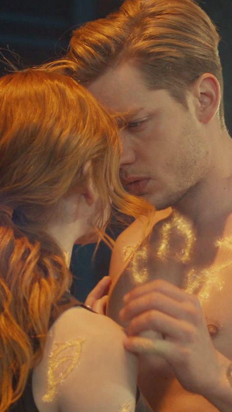 Clary Und Jace, Clary Y Jace, Shadowhunters Series, Shadowhunters Cast, Clary And Jace, Shadowhunters Tv Show, Dominic Sherwood, Cassandra Clare Books, Jace Wayland