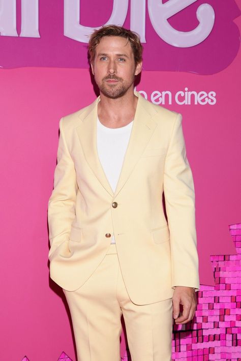 ryan gosling at the barbie premiere in mexico Blonde Baby Boy, Yellow Suit, Райан Гослинг, Lights Camera Action, Ryan Gosling, Hey Girl, Barbie Movies, Celebrity Crush, Pop Culture