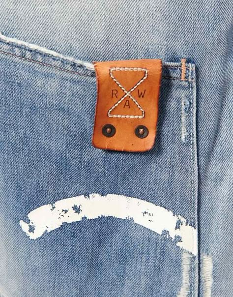 Leather patch with stitching incorporated well into the overall design. Unique… Denim Ideas, Leather Label, Clothing Details, Garment Labels, Denim Branding, Metal Plaque, Tag Design, Woven Labels, Denim Details