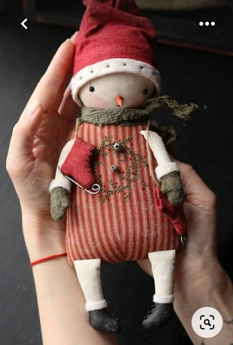 Christmas Ornaments Diy Kids, Snowman Doll, Handmade Stuffed Toys, Soft Toy Patterns, Prim Christmas, Cloth Dolls Handmade, Primitive Snowmen, Handmade Christmas Crafts, Felt Christmas Decorations