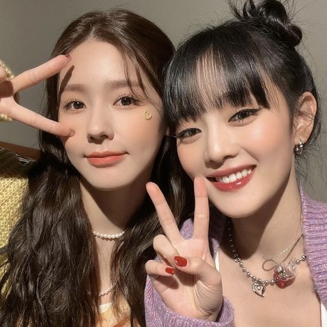 yeonnie miyeon minnie gidle selca icon pfp #kpop Cube Ent, Cube Entertainment, G I Dle, Kpop Girl Groups, Favorite Person, Instagram Update, Matching Icons, Pop Group, South Korean Girls